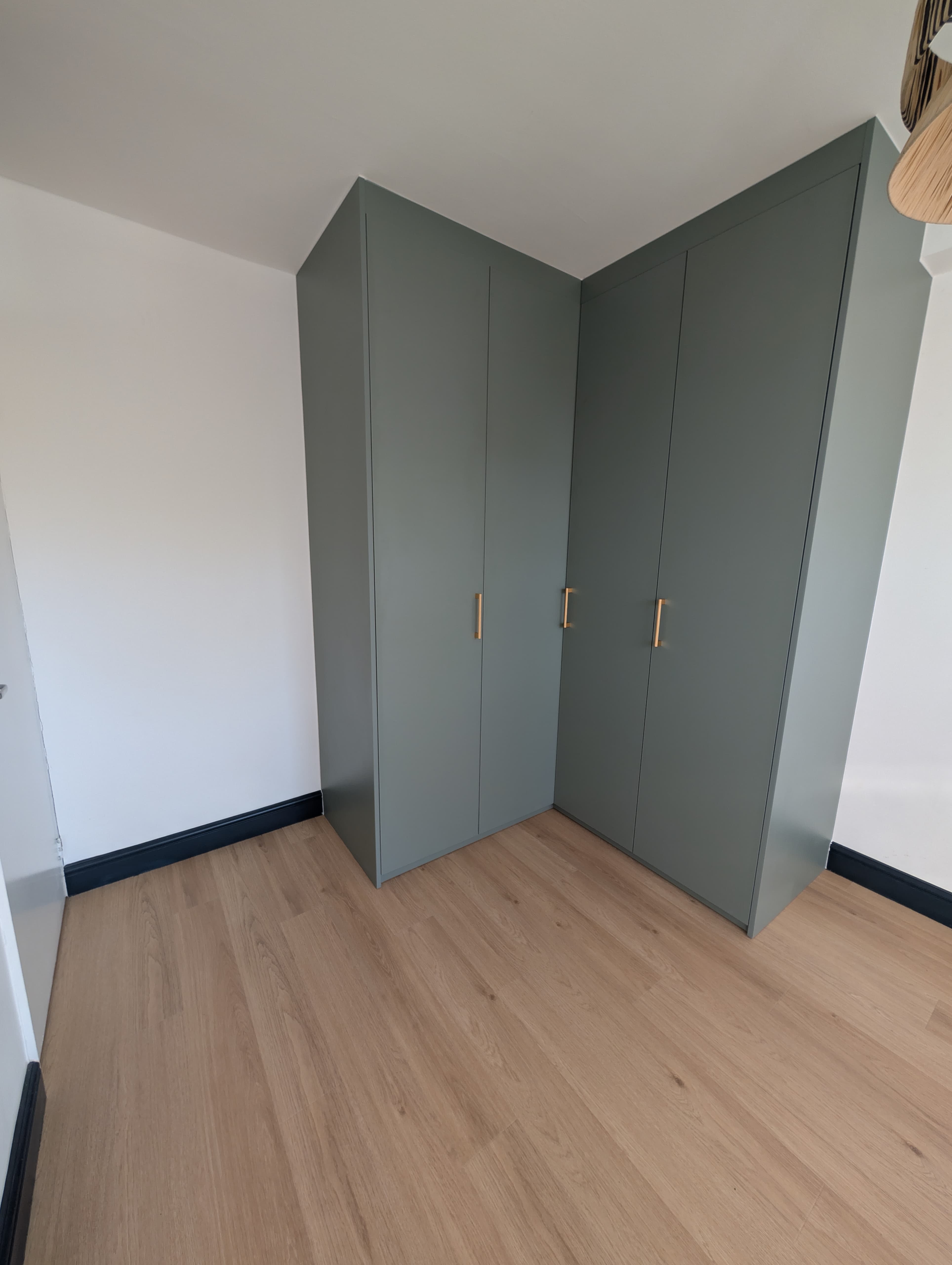 Professional fitted wardrobe service
